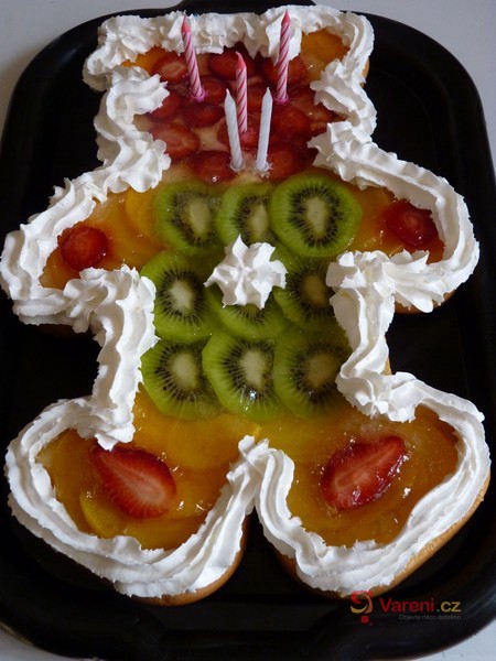 Narozeninový dort s ovocem
