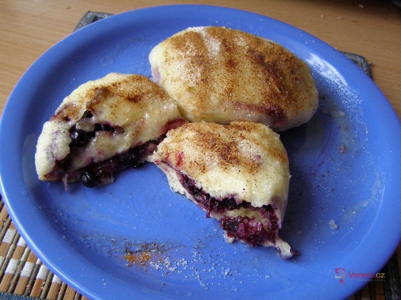 Kynuté borůvkové knedlíky - fotografie 2