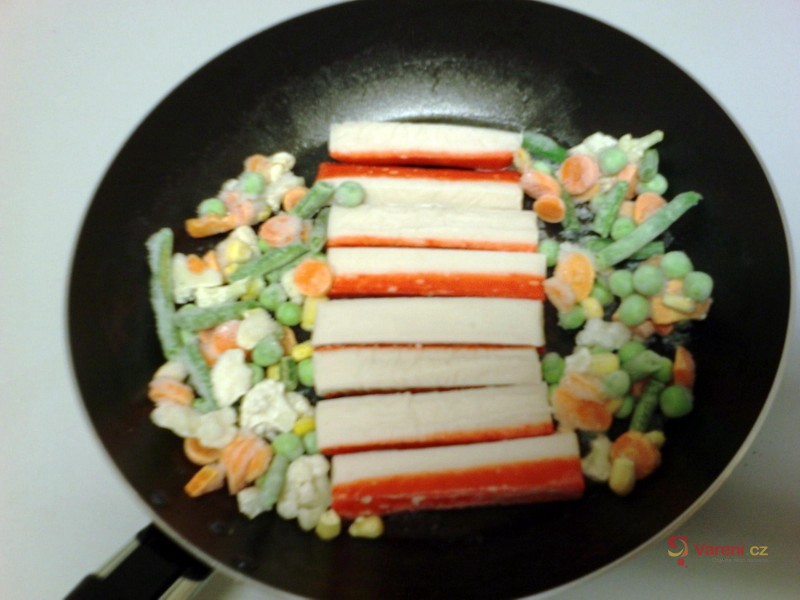Surimi tyčinky na pánvi - fotografie 2