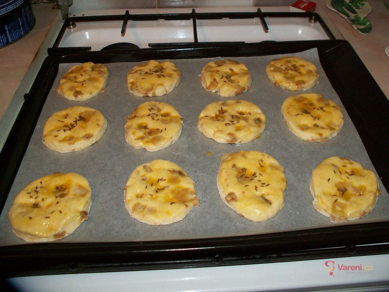 Škvarkové placky s bramborovou náplní - fotografie 3