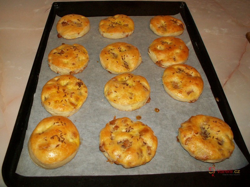 Škvarkové placky s bramborovou náplní - fotografie 4