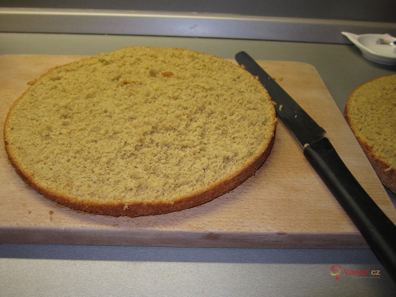 Kávový dort s pudinkem Olé a broskvemi - fotografie 5