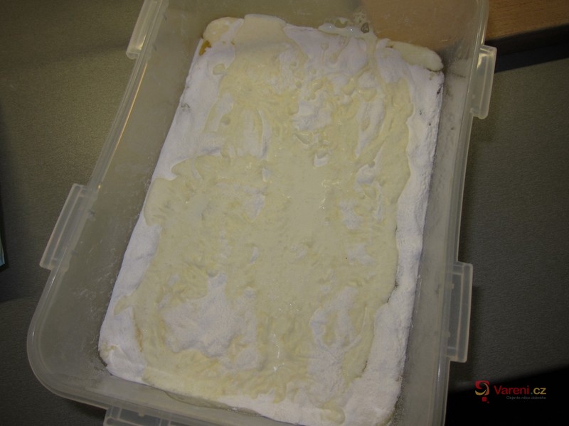 Kávový dort s pudinkem Olé a broskvemi - fotografie 4