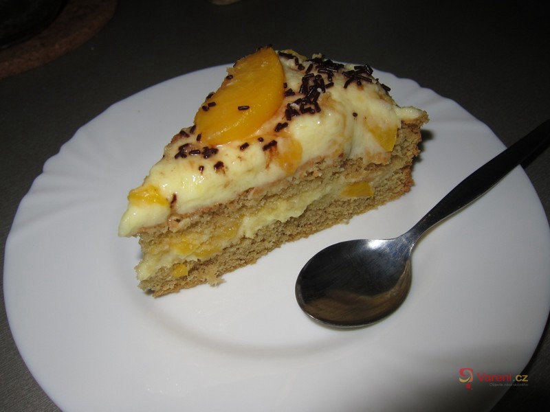 Kávový dort s pudinkem Olé a broskvemi - fotografie 2