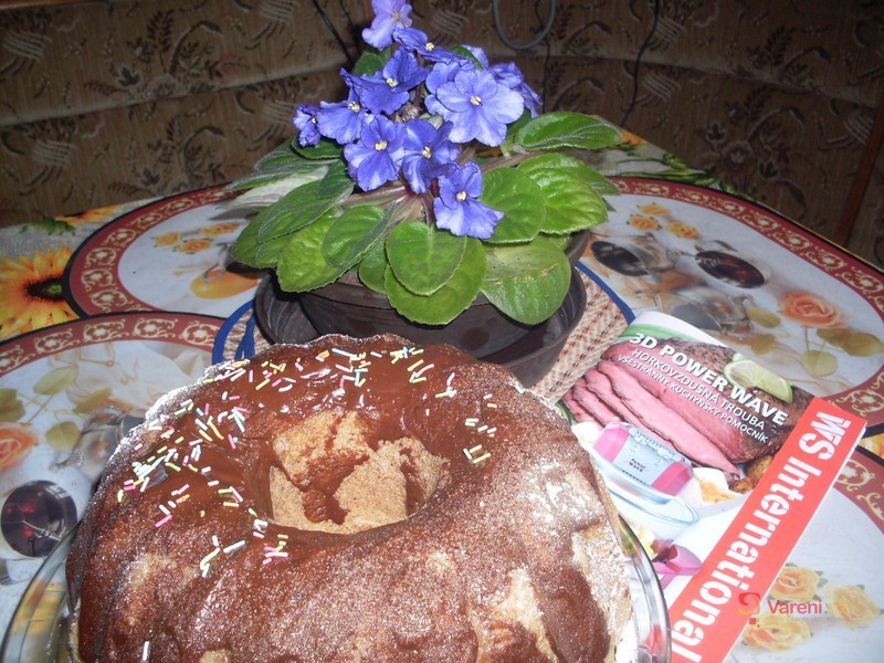 Vláčná oříšková bábovka - fotografie 3