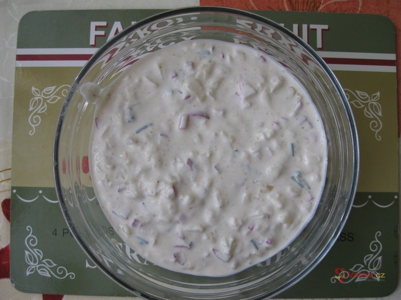 Tvarůžková pomazánka s ředkvičkami - fotografie 2