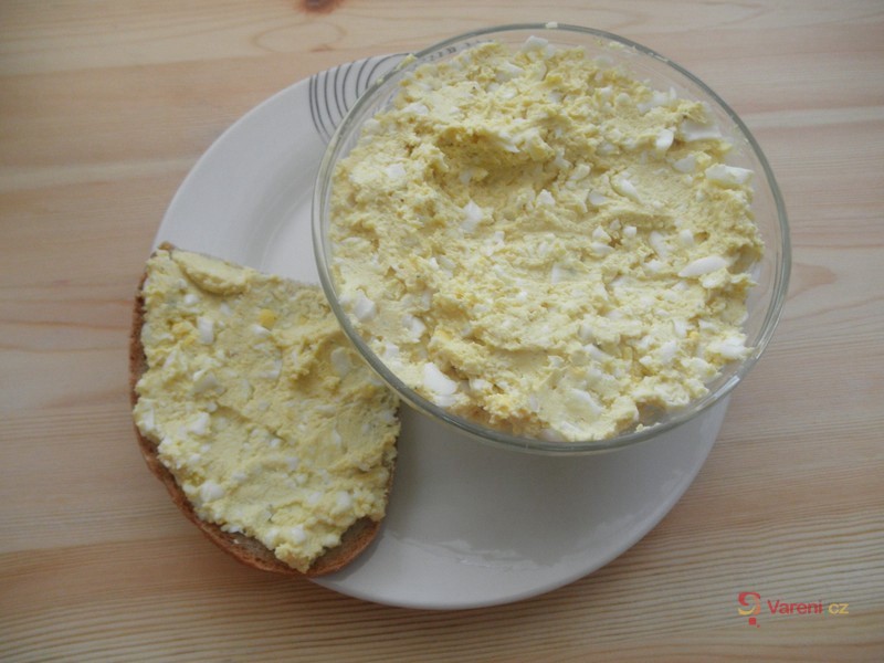 Nadýchaná vajíčková pomazánka - fotografie 2
