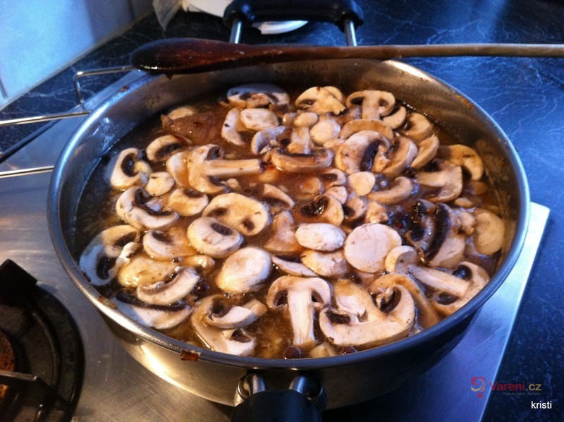 Hovězí na žampionech - fotografie 3