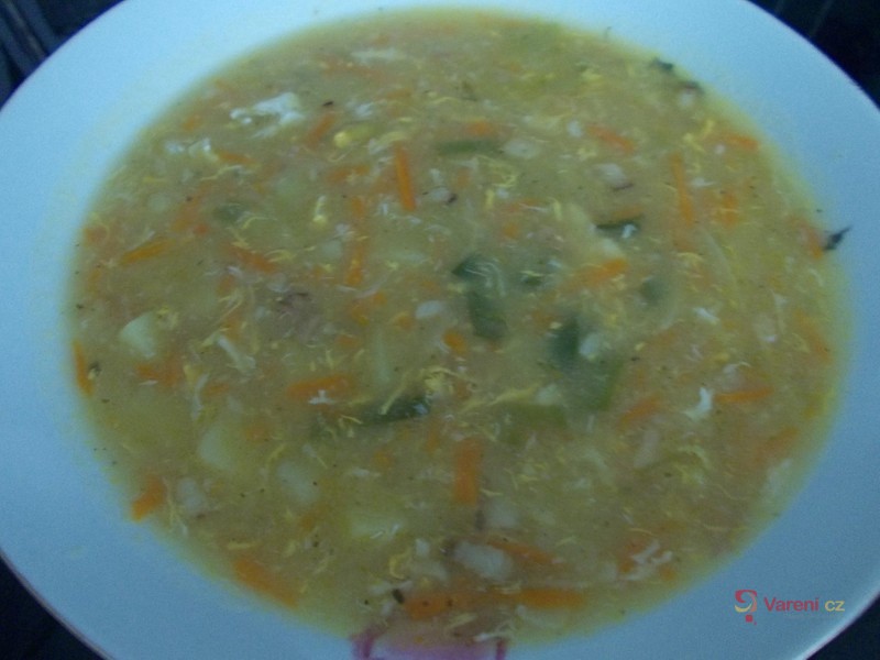 Zeleninová polévka s pórkem a bramborem