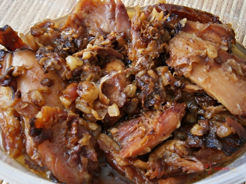 Uzená stehna pečená v tlakovém hrnci - fotografie 2