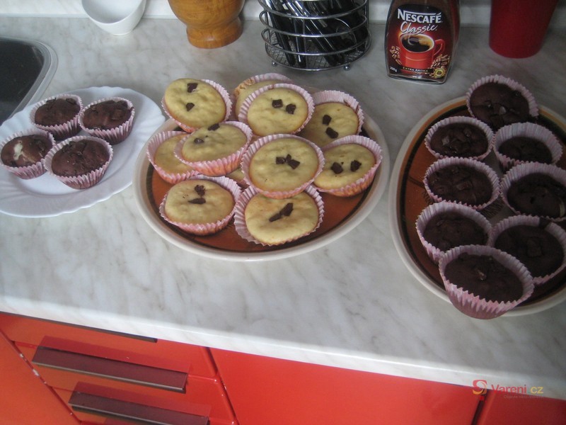 Jednoduché muffiny s čokoládou - fotografie 4