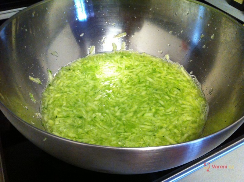 Babiččin okurkový salát - fotografie 3