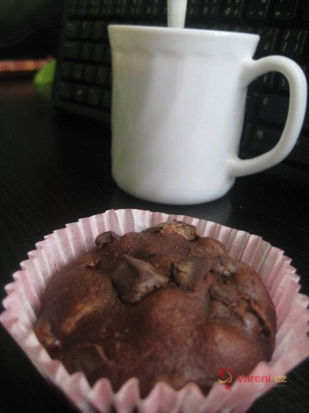 Jednoduché muffiny s čokoládou - fotografie 2