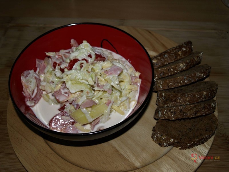 Osvěžující letní zeleninový salát - fotografie 3