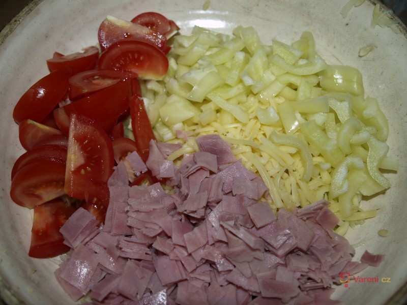 Osvěžující letní zeleninový salát - fotografie 2