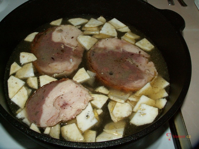 Roláda  na celeru s bramborovým knedlíkem - fotografie 3