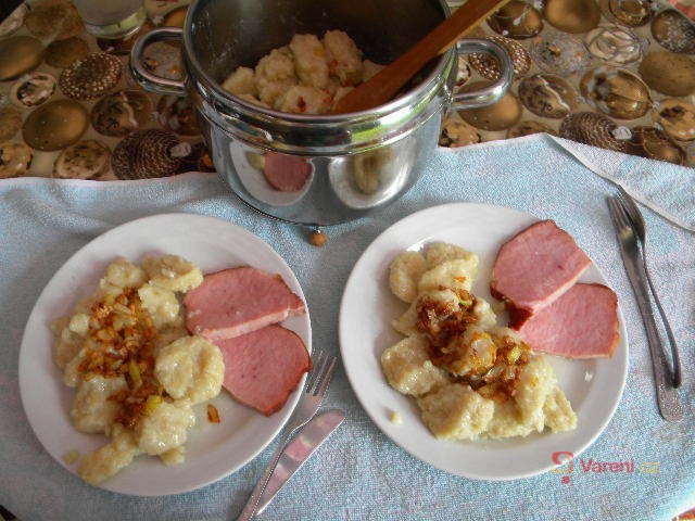 Chlupaté knedlíky se zelím - fotografie 3