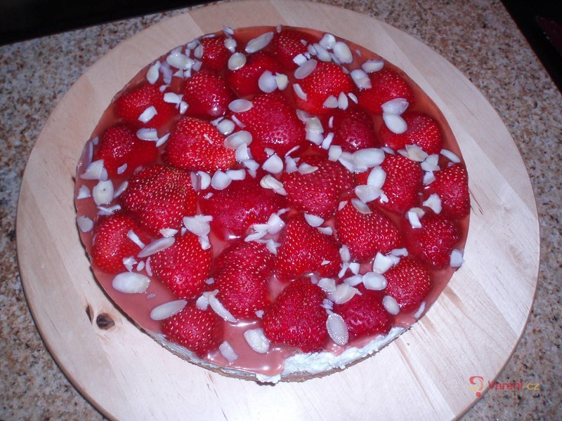 Jahodový koláč s tvarohem - fotografie 2