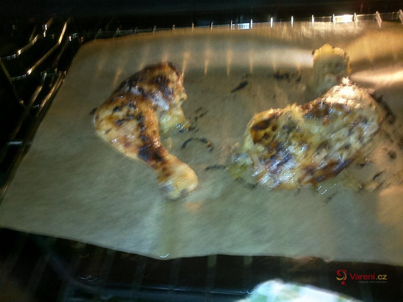 Kuřecí stehna na kysaném zelí v pomalém hrnci - fotografie 4