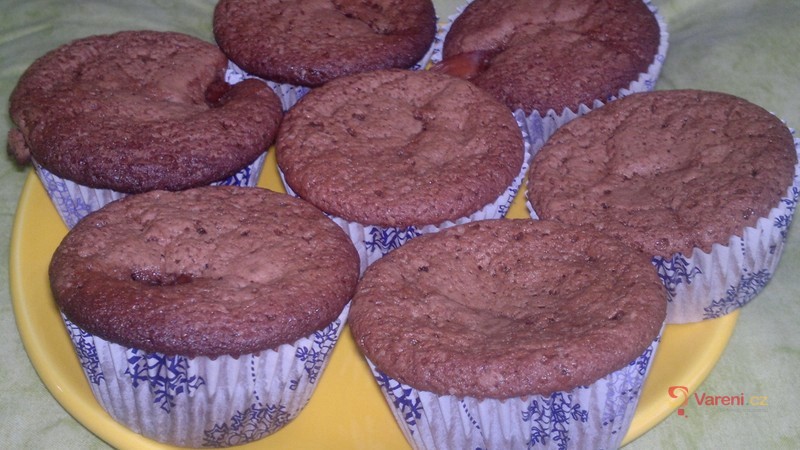 Čokoládové muffiny s pudinkem - fotografie 3