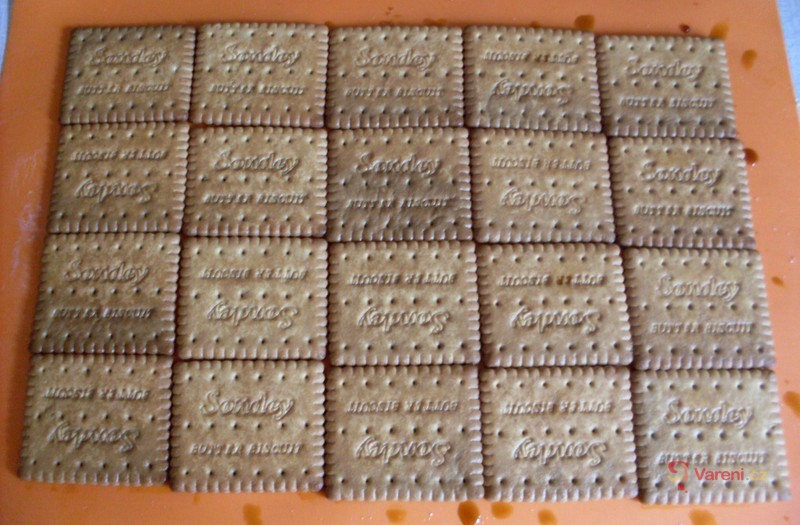 Nepečený dort z máslových sušenek - fotografie 5