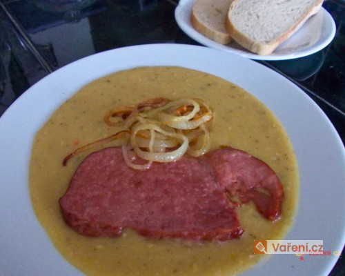 Hrachová kaše s uzeným masem