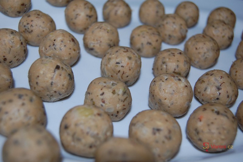 Kvasnicové knedlíčky do polévky - fotografie 2