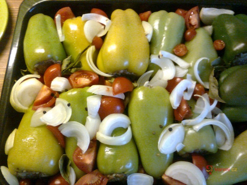 Maminčiny plněné papriky - fotografie 4