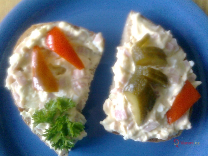 Salámová pomazánka na chlebíčky - fotografie 2