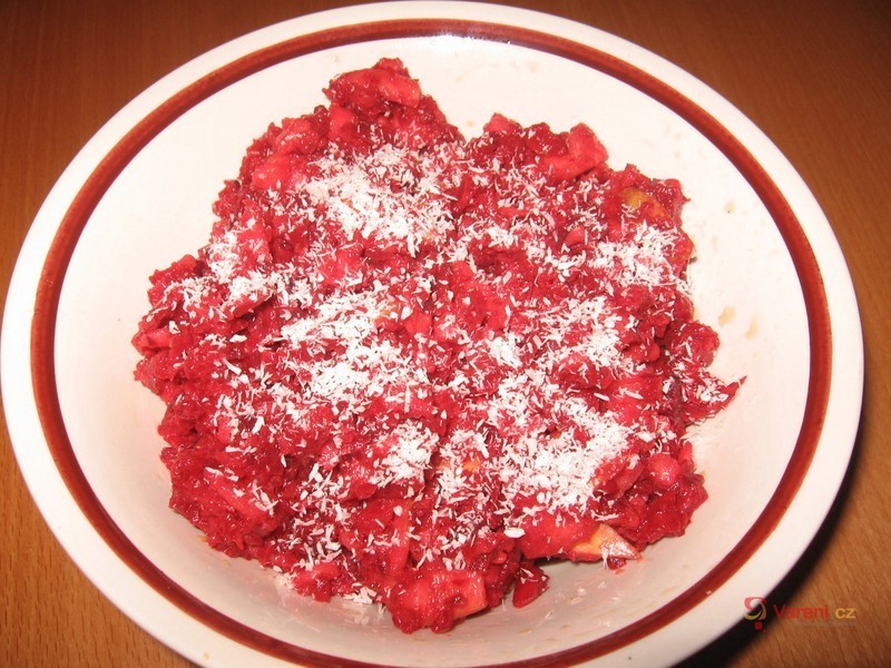 Salát z červené řepy se smetanovým přelivem - fotografie 2