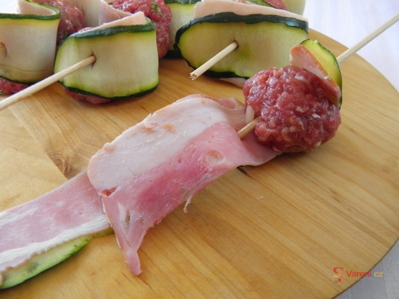 Masové koule na špízu - fotografie 5