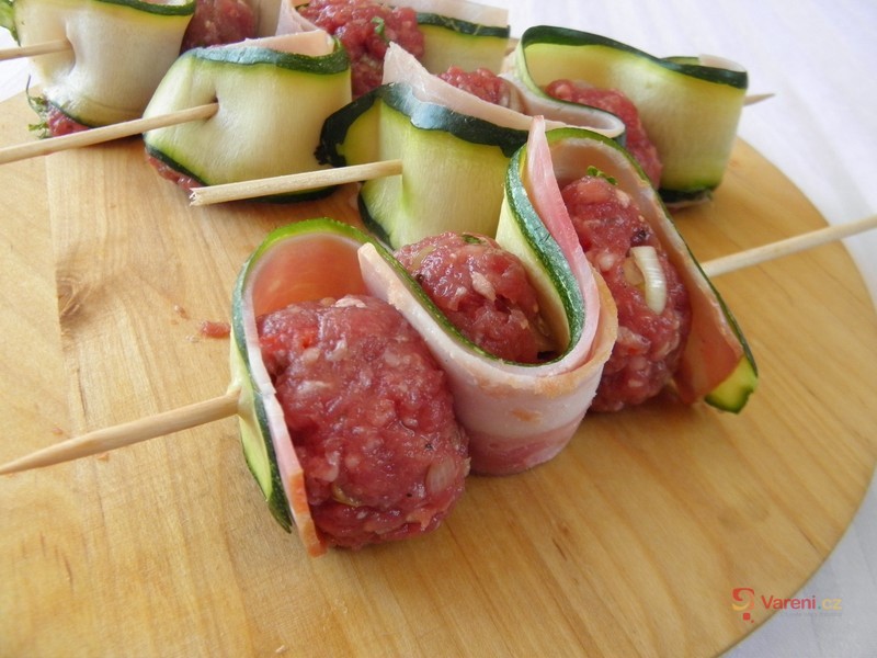 Masové koule na špízu - fotografie 3