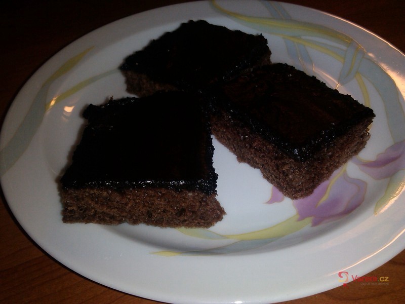 Kakaový koláč ze zakysané smetany