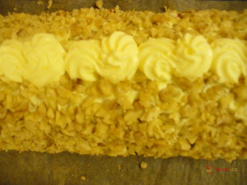 Bílková ořechová roláda - fotografie 2