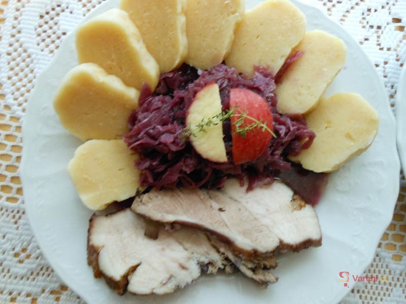 Bůček s červeným zelím - fotografie 3