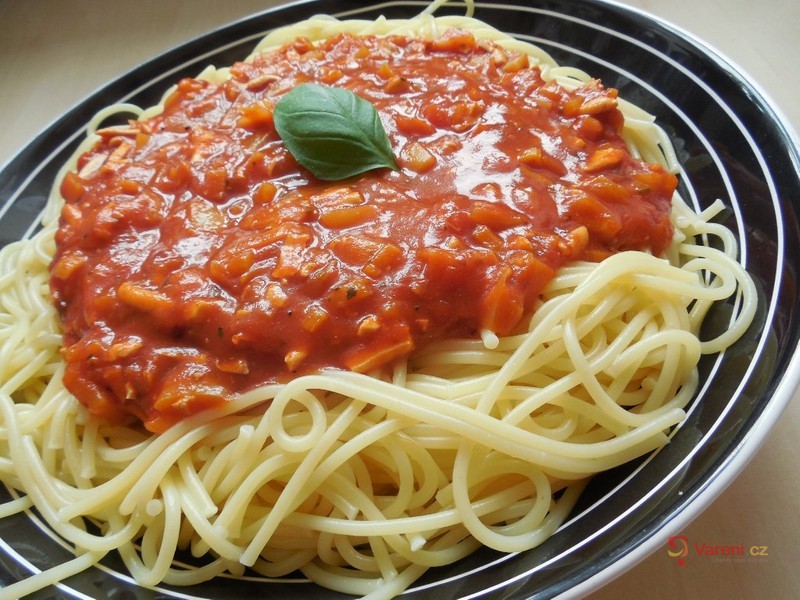 Vegan špagety s rajskou zeleninovou omáčkou 