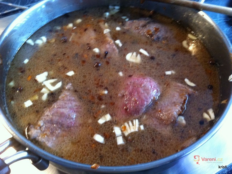 Hovězí pečeně na žampionech - fotografie 4