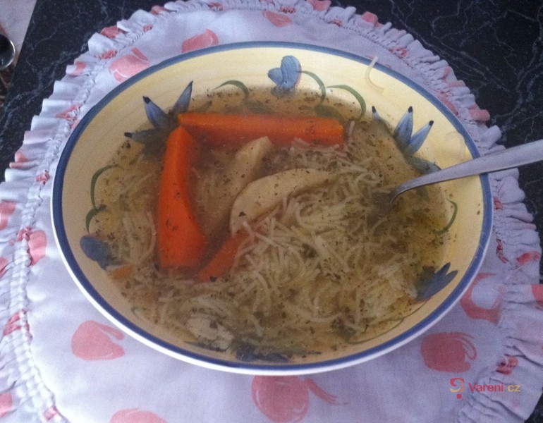 Polévka z kuřecího vývaru se zeleninou - fotografie 2