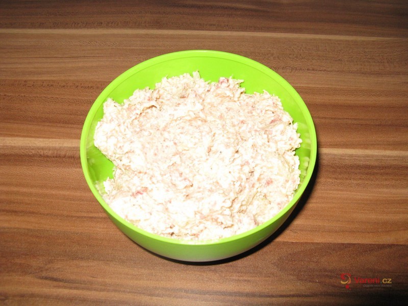 Křenová pomazánka se salámem - fotografie 2