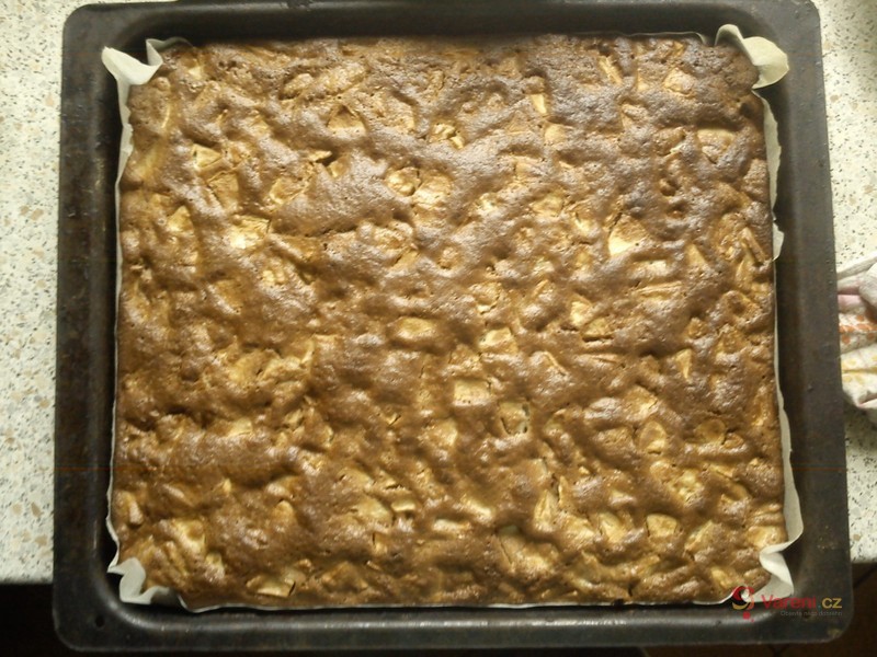 Rychlý hrníčkový jablečný koláč - fotografie 3