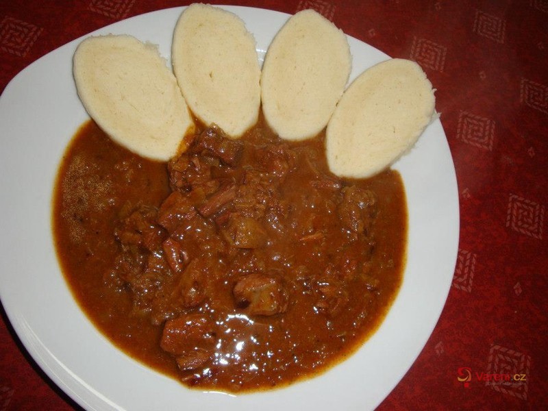 Hovězí guláš v pomalém hrnci - fotografie 4