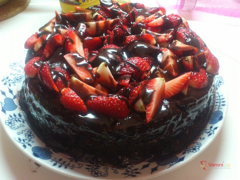 Čokoládový dort s ovocem
