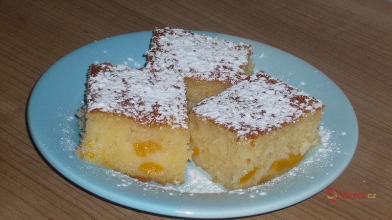 Buchta z broskvového kompotu - fotografie 2