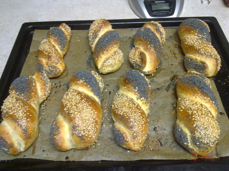 Domácí rohlíky a housky - fotografie 5