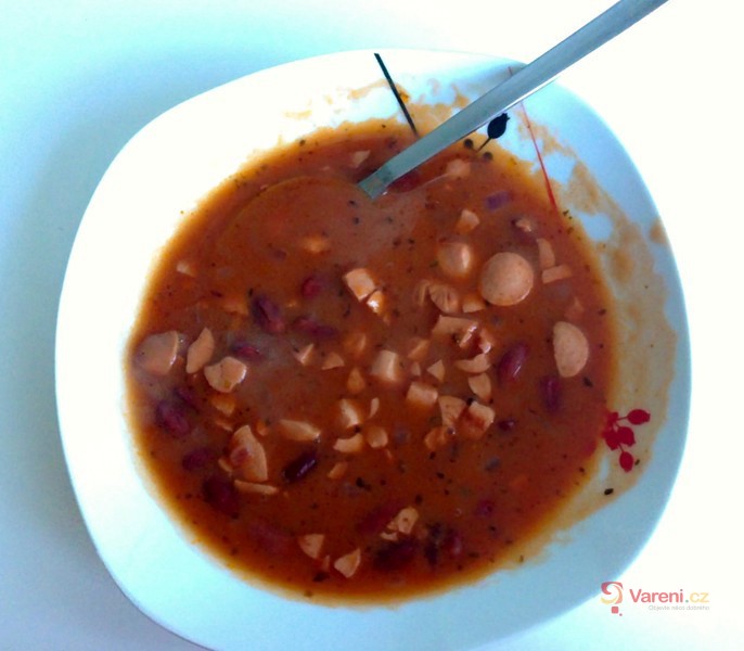 Fazolová polévka s párkem - fotografie 2