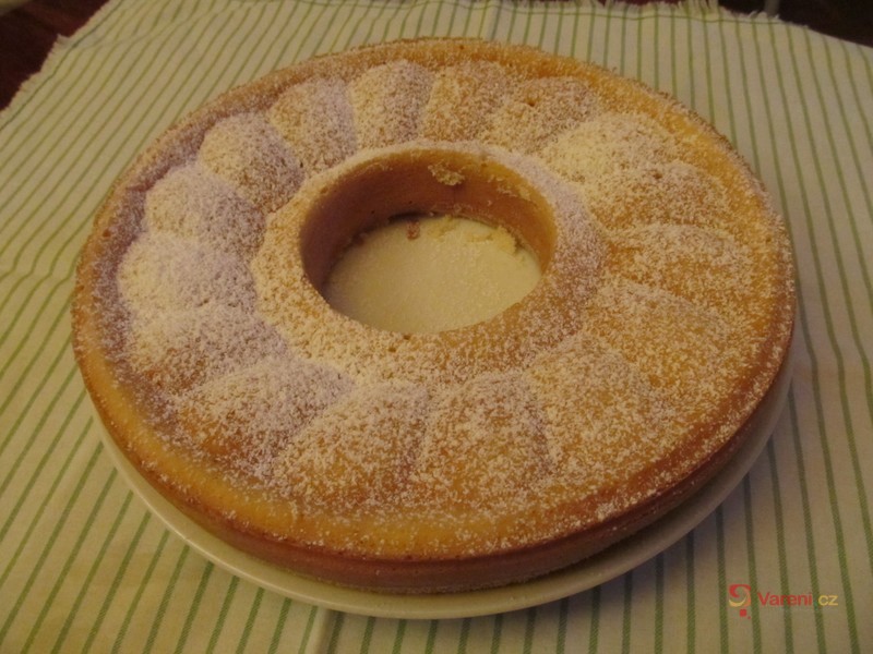 Výborná šlehačková bábovka - fotografie 2