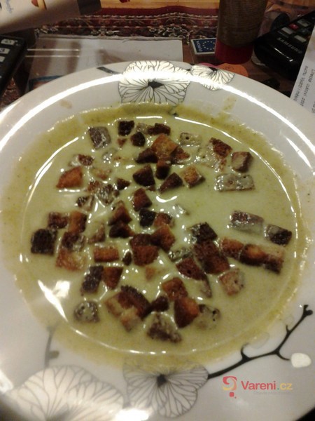 Jemná brokolicová polévka se smetanou - fotografie 2