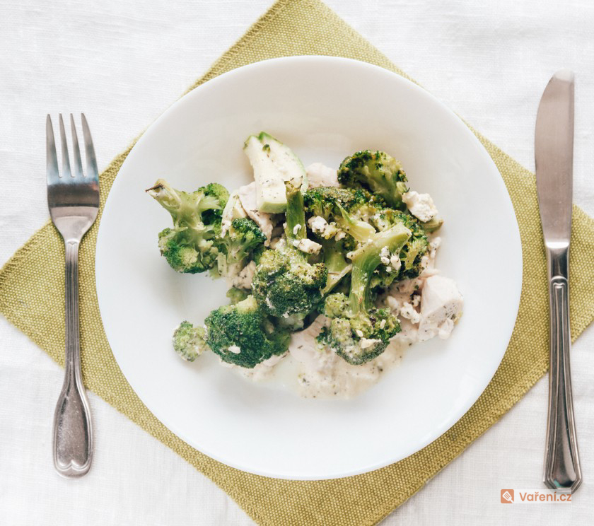 Kuřecí maso s brokolicí a sýrovou omáčkou