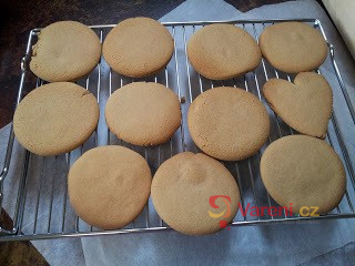 Perníková kolečka s medem - fotografie 3