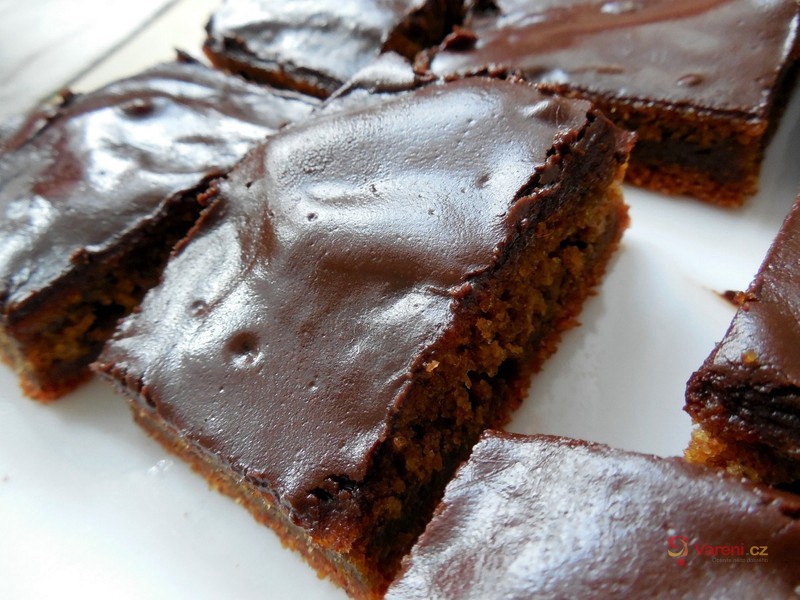 Brownies z červené řepy s čokoládovou polevou